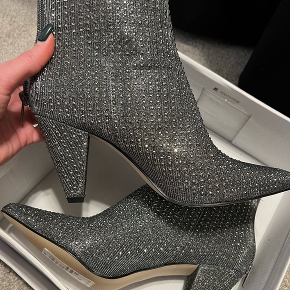 BRAND NEW STEVE MADDEN JULES RHINESTONE BOOTIES🩶✨ - Picture 1 of 7